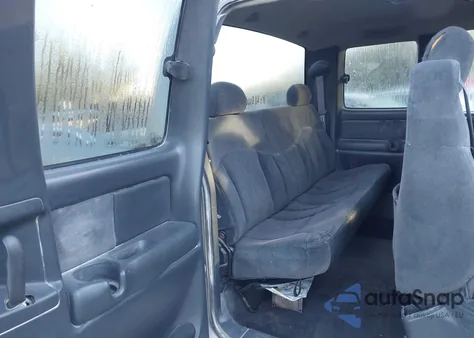 2000 Chevrolet Silverado 2500 Ls z USA, uszkodzony, nr VIN 1GCFC29U6YZ124820